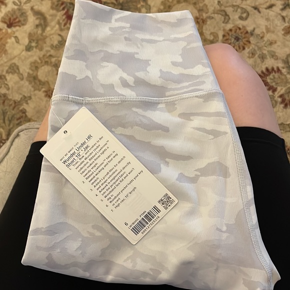 Lululemon White Camo Wunder Under HR Ribbed short 10” - Picture 4 of 6